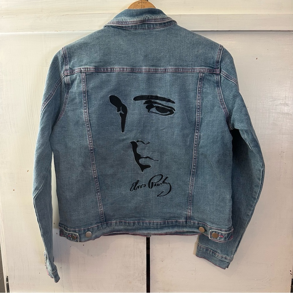 NWT Graceland Blue Denim I 🩷 Elvis Jacket! Stretchy. Fitted. Size: L